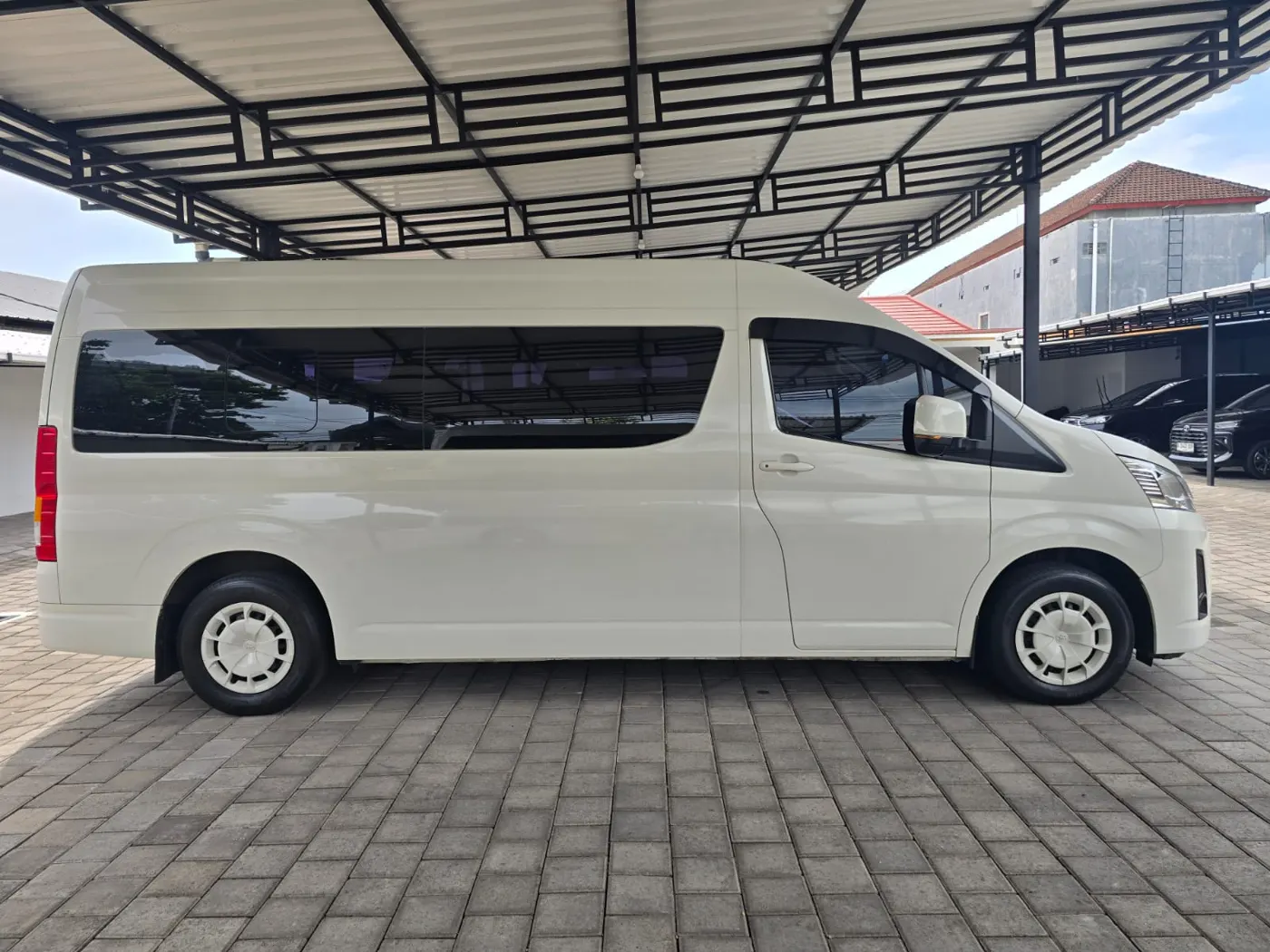 Toyota Hiace Premio